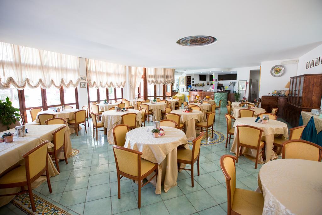 Residence Hotel Eden パリヌロ エクステリア 写真